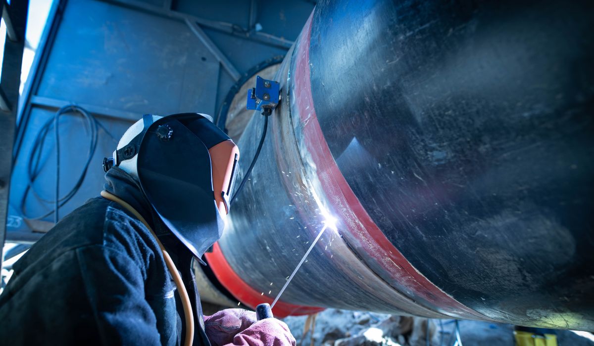 Marquage tuyauterie industrielle : identifier les fluides pour éviter l’erreur critique